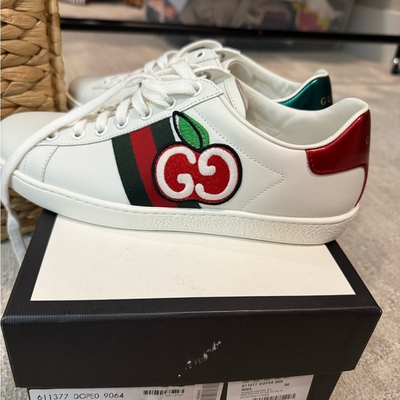 Gucci Ace Apple GG  Embroidered White Sneakers - Picture 1 of 7